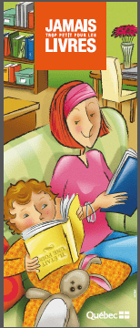 Image d'un enfant qui lit un livre à l'envers